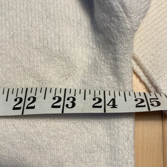 Winter white relaxed-fit pullover sweater - Picture 6 of 8